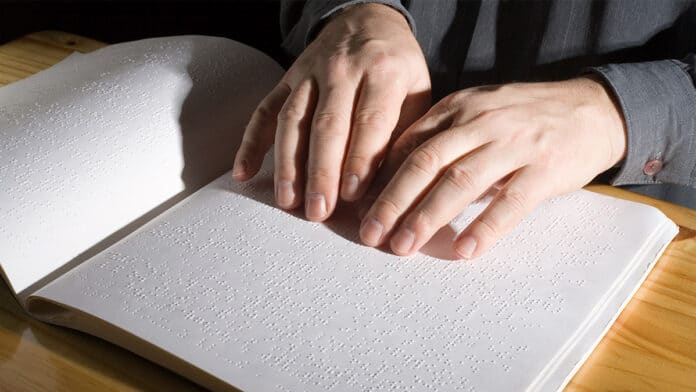 Person der læser Braille | LFBS