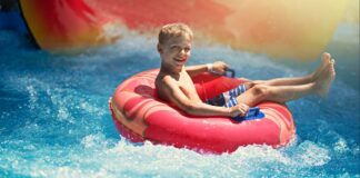 DBSU og LFBS i Lalandia 2022 Dreng i badering i vandpark | LFBS
