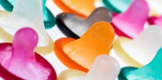 Mangelfuld seksualundervisning målrettet børn og unge med synstab Kondomer med forskellige farver | LFBS