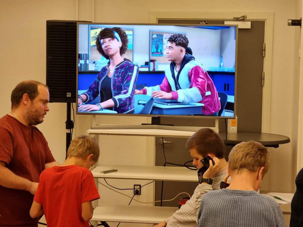 Syn på sagen - unge mennesker afprøver gaming på Playstation 5 på Syn på sagen i 2024.