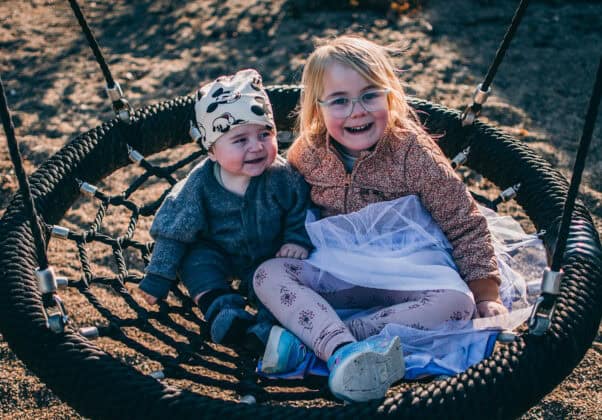 1,5-årige Vesters forældre, Kåre og Rebecca, frygter, at der gemmer sig noget uopdaget i hans krop. Lægerne tror nemlig, at han har MCOPS12, men hans sygdomsbillede er atypisk, for de finder 