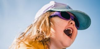 Slut med tegn på hjerneskade: Lykke har ikke længere små synsnerver Lykke har lært at trives med sit begrænsede syn. Derfor er hun blevet afsluttet hos professor Line Kessel.